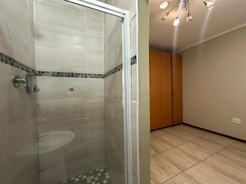 To Let 4 Bedroom Property for Rent in Southernwood Eastern Cape